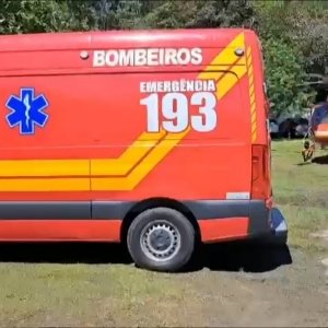 Bombeiros resgatam idoso com helicóptero Arcanjo no Morro do Macaco em Bombinhas