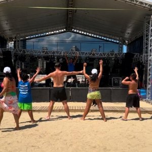 Itapema recebe programação especial de verão com esportes, música e distribuição de brindes na praia