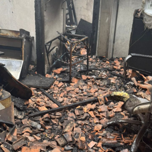 Incêndio se alastra e destrói residência em Bombinhas 