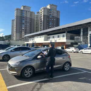Intensificada fiscalização de motoristas de aplicativo na rodoviária de Itapema