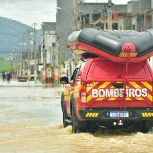 Bombeiros de Tijucas atendem mais de 230 vítimas após inundações em diversos bairros
