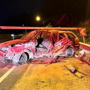 Grave acidente entre dois carros deixa um ferido na SC-410