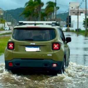 Danos causados pelas enchentes: seguradora e Procon orientam motoristas prejudicados