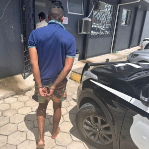 Homem é preso em flagrante por agredir mulher e filha em Tijucas