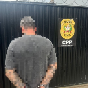 Câmeras flagram estupro de mulher inconsciente; homem é preso