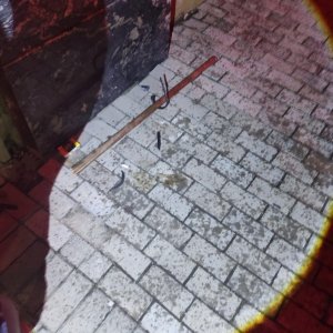 Homem tentar matar colega de trabalho com enxada e acaba preso 