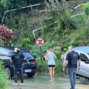 Mulher é presa por perseguir dentista e namorada; perseguição começou em 2019