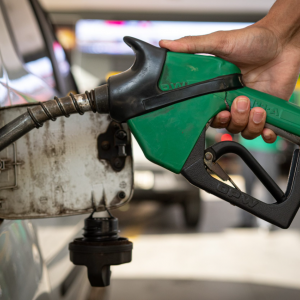 Gasolina atinge R$ 6,53 nas bombas: aumento médio de R$ 0,23 por litro