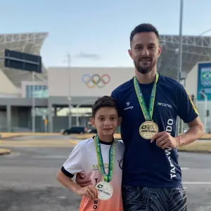 Família de campeões: Pai e filho conquistam pódio no Grand Slam de Taekwondo