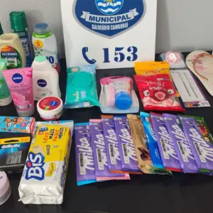 Mulheres acompanhadas de crianças são presas por furto em supermercado 