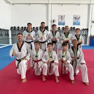 Atletas de Tijucas conquistam 12 medalhas em campeonato de Taekwondo no Rio de Janeiro