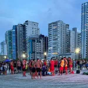 Jovem de 13 anos morre afogado na praia central de Balneário Camboriú