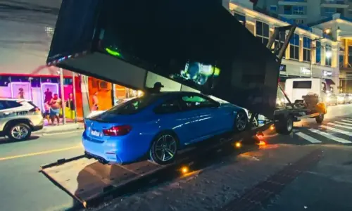BMW com escapamento adulterado é apreendido após fuga e manobras perigosas