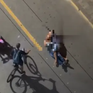 Popular indignado com furto detém ladrão com ‘mata-leão’ e tapas