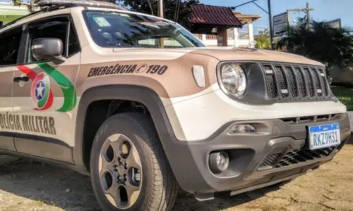 Mulher com filho no colo é agredida a garrafadas pelo ex-companheiro