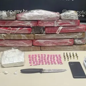 Homem é preso com 12 kg de drogas e munições em operação 
