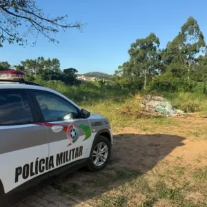 Motocicleta furtada é recuperada; suspeito é identificado, mas segue foragido