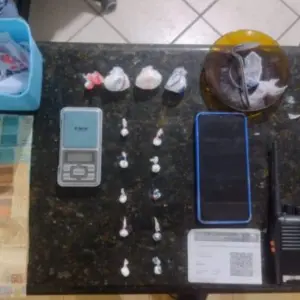 Homem é preso em Porto Belo por usar filha de 9 anos em esquema de ‘disk drogas’