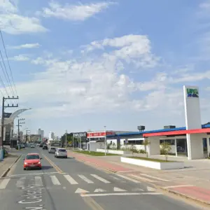 Após descobrir mensagens, mulher briga com marido, que é baleado por outro homem