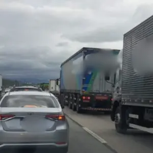 Trabalhador que roçava margens da BR-101 em Tijucas é atropelado na BR-101