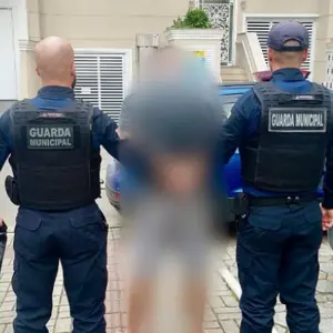 Motociclista é preso por direção perigosa e placa ilegível após fuga na BR-101