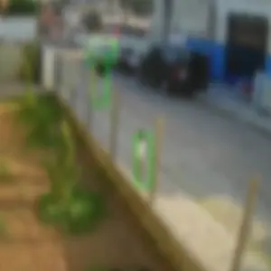 GRAVE: Criança de dois anos sai sozinha de creche e é resgatada por populares