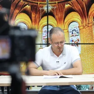 Padre Elizandro retorna à TV Vip com novo programa: 