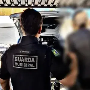 Para escapar da prisão, ladrão pula no rio após furto em Porto Belo