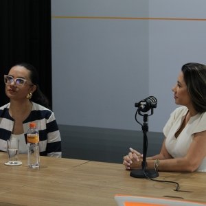 Primeiro Clic Podcast recebe nesta edição duas vozes potentes: Nicole Nazer e Vivi Koch. 