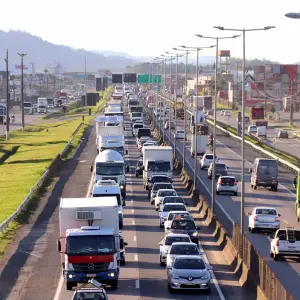 Congestionamentos marcam a manhã da Sexta-Feira Santa nas rodovias da região