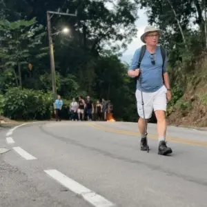 Caminhos de fé levam fieis da região ao Morro da Cruz em Nova Trento