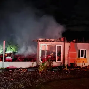 Madrugada de fogo: residência é consumida pelas chamas em Nova Trento