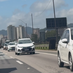 Trânsito intenso marca retorno do feriado prolongado na BR-101