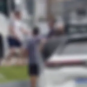 Motoristas trocam agressões e um usa barra de ferro em confusão no trânsito