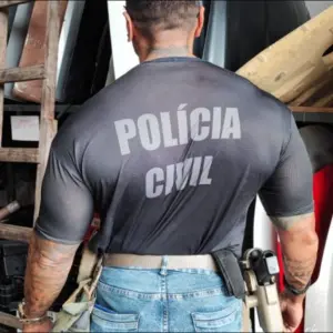 Peças de carros furtados são encontradas em loja e empresário é detido