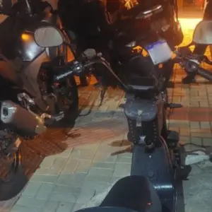 Após escalar muro, homem furta veículos e acaba preso