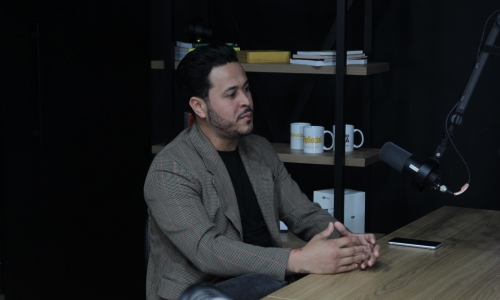 Chef Éder Santos compartilha sua trajetória no Primeiro Clic Podcast