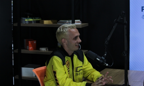 DJ Pithman agita o Primeiro Clic Podcast com sua energia única e trajetória na música eletrônica