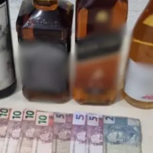 Homem monitorado por furtos é preso em Porto Belo com droga e bebidas