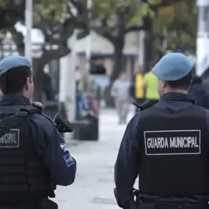 Após tumulto em bar, homem é preso por desacato e agressão