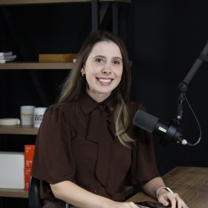 Ângela Cassaniga relata trajetória profissional no Primeiro Clic Podcast