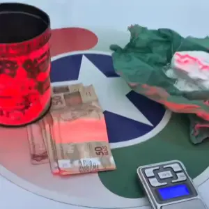 Adolescentes são detidos com drogas após denúncias de tráfico