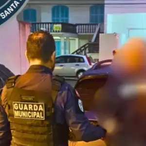 Motociclista é preso por direção perigosa, embriaguez e irregularidades no veículo