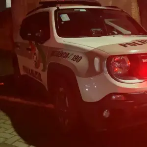 Jovem é baleado nas costas após briga em conveniência 