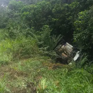 Acidente na SC-108: veículo sai da pista e tomba em Nova Trento