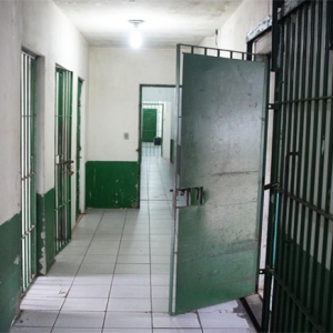 Dois detentos fogem do Presídio Regional de Tijucas; um já foi recapturado