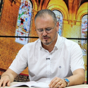 Renove sua fé e encontre força nas mensagens e orações do Padre Elizandro, ao vivo nesta tarde