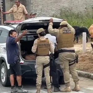 Homem transtornado invade casa e dá trabalho para moradores do Bosque da Mata