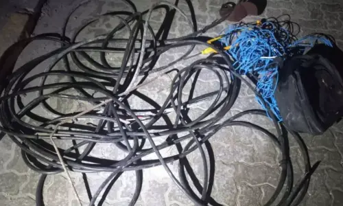 Com 5 kg de cobre e mãos imobilizadas, homem é detido por furto em obra