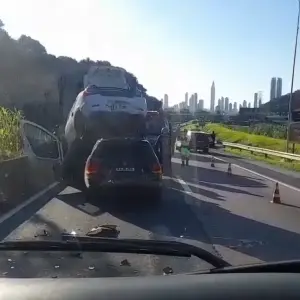 Acidente na BR-101 causa mais 3 km de fila e interdição de faixas no sentido Curitiba